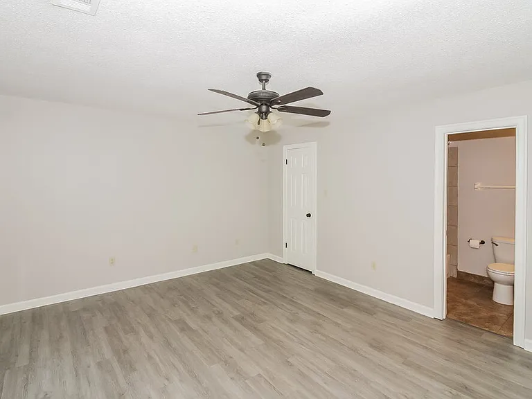 476 Griffon Dr — Photo 10