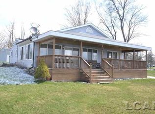 216 Sunset Dr, Hudson, MI