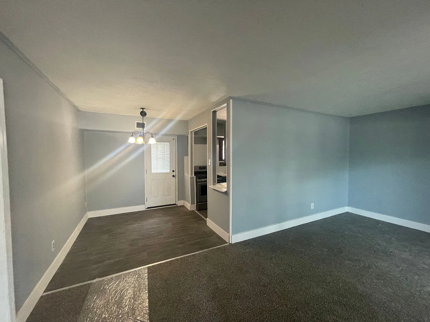 Large 3/2-Sam Houston Subdivision — Photo 3