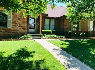 2 Driftwood Ln, Collinsville, IL 62234