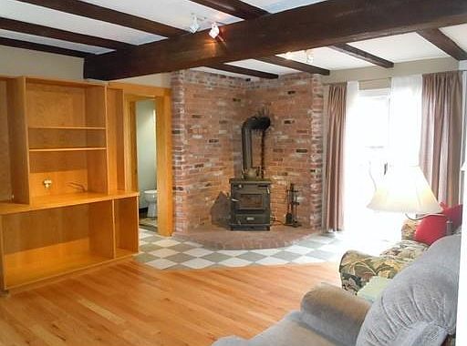 4th image of 72 Richmond St