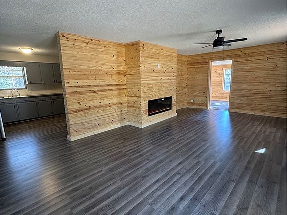 3rd image of 501 E Pine St