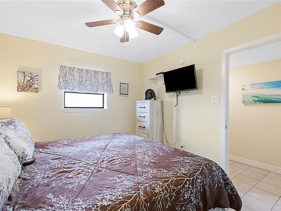 5th image of 1021 S Water St APT 410