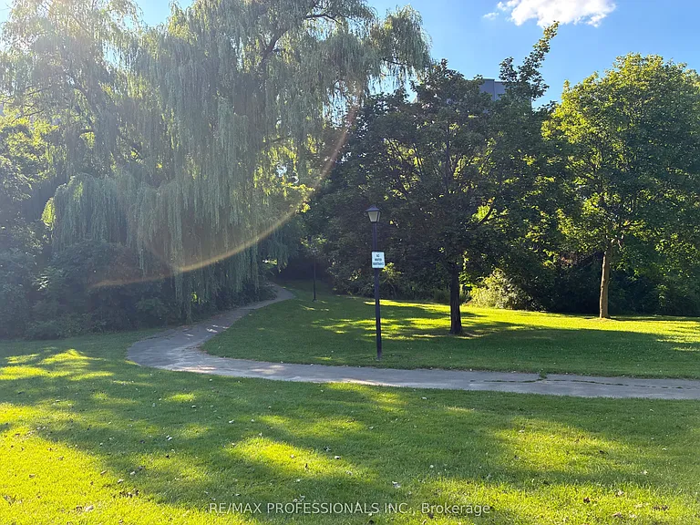 75 Glenburn Ct #111 — Photo 27