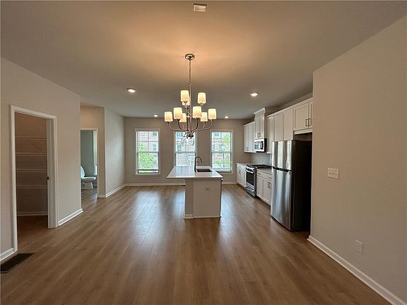 5th image of 3715 Davis Cir