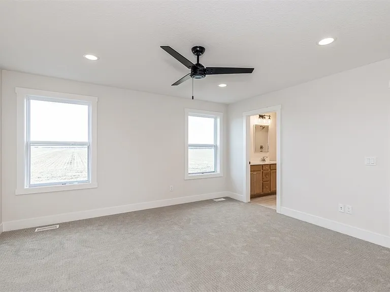 915 Henryson St — Photo 15