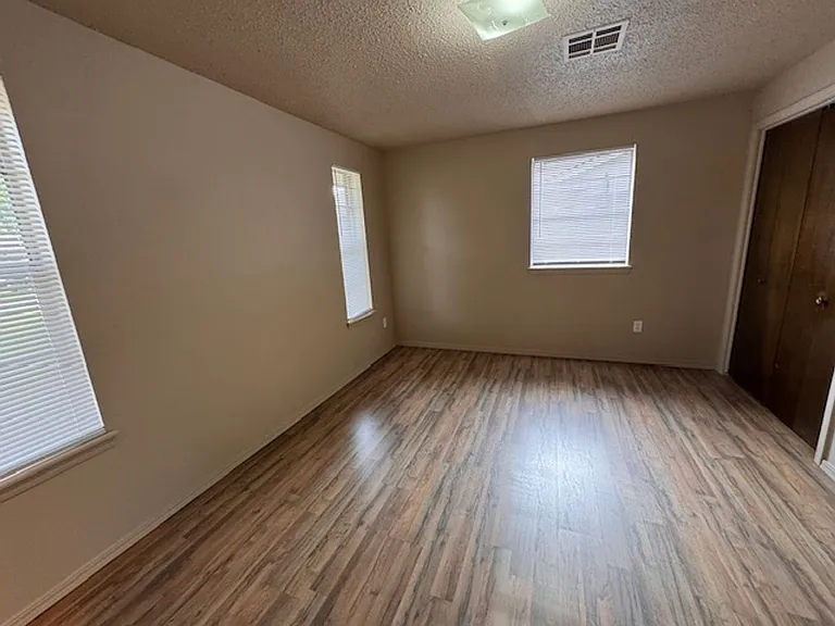 608 SW 13th St — Photo 10