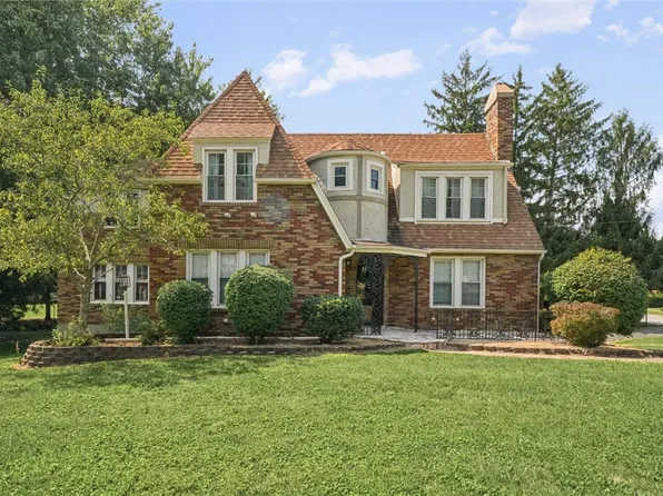 8 Montgomery Pl, Decatur, IL 62522