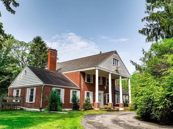 916 Saint Clair Rd, Johnstown, PA 15905