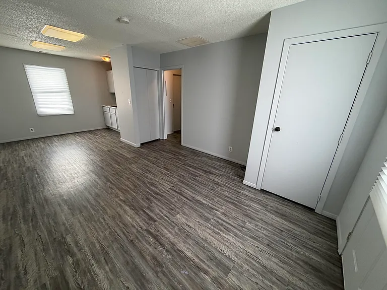 1402 E Main St #E — Photo 6