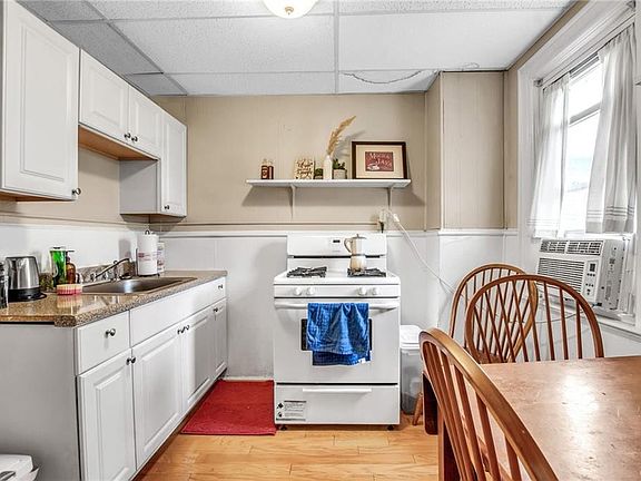 2nd image of 255 Ashland Ave #2