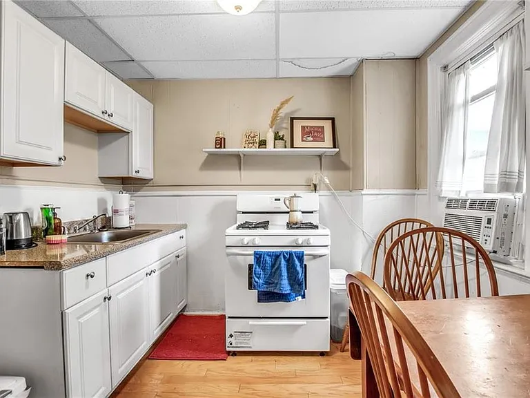 255 Ashland Ave #2 — Photo 2