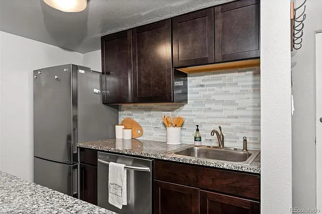 Studio, 400 sqft, $1,200 — Photo 3
