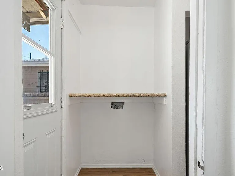 1418 W 69th St — Photo 21