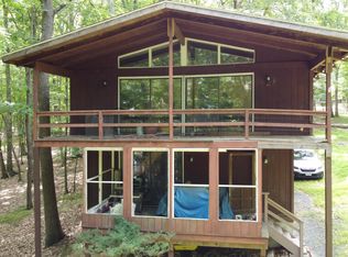 109 Oak Ct, Hawley, PA 18428