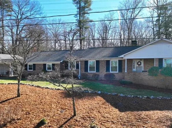 204 Eastover Dr, North Wilkesboro, NC 28659