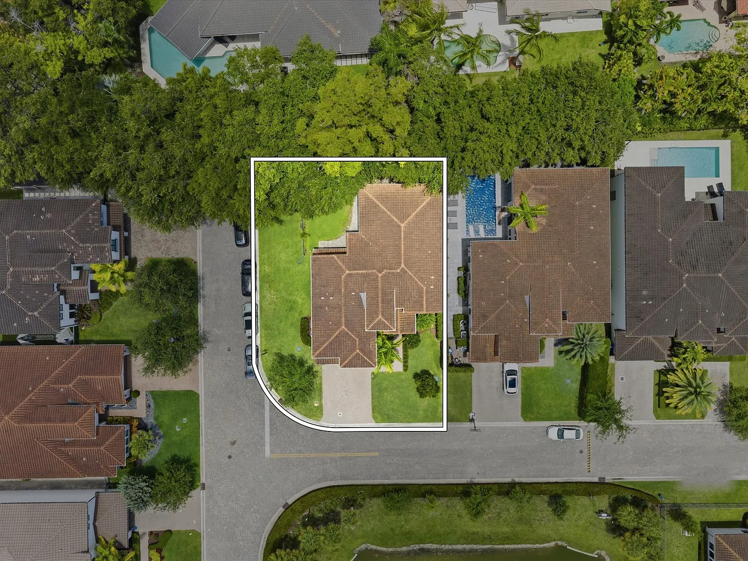 5 bed, 4.5 bath, 4006 sqft, $10,450 — Photo 3