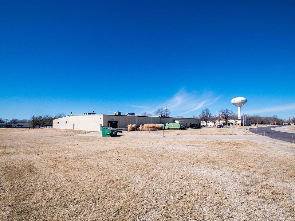 2nd image of 1815 Riverway Dr