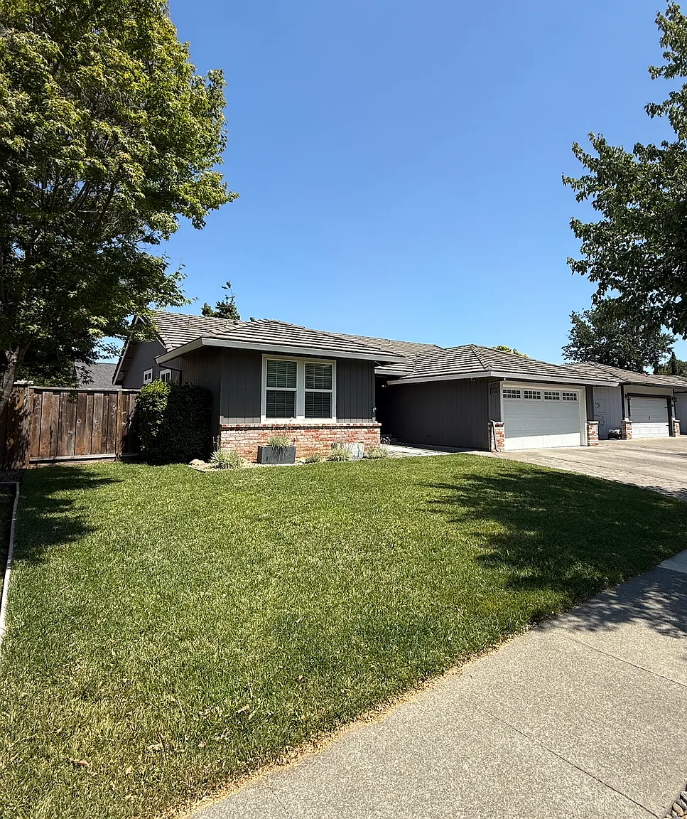 1320 Darling St photo 1