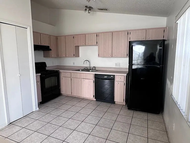3036 Patel Dr — Photo 2