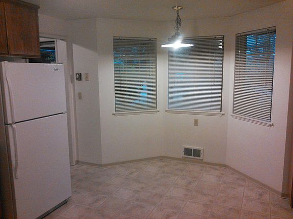 4th image of 8403 Edgewater Dr SW