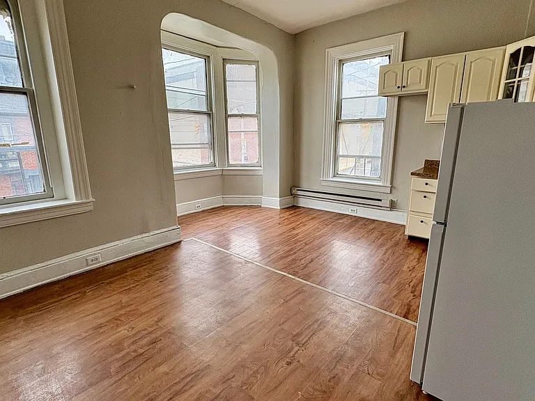 158 S Pershing Ave — Photo 2