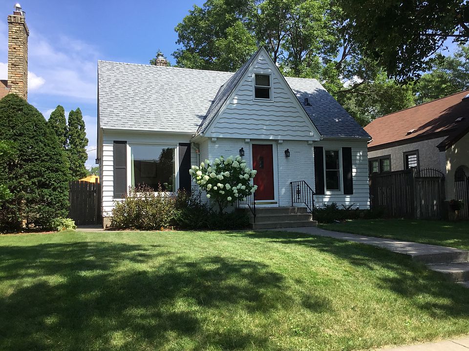 2nd image of 2131 Pinehurst Ave