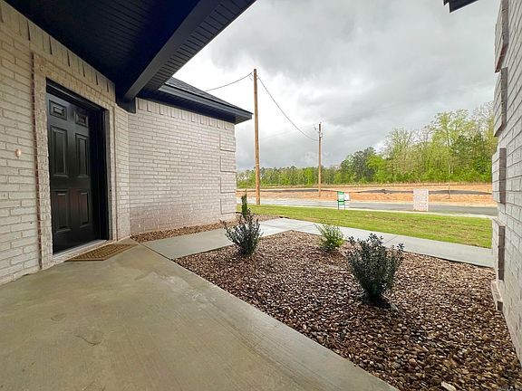 4th image of 65 Springtree Cir