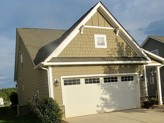 2car garage w/ storage above