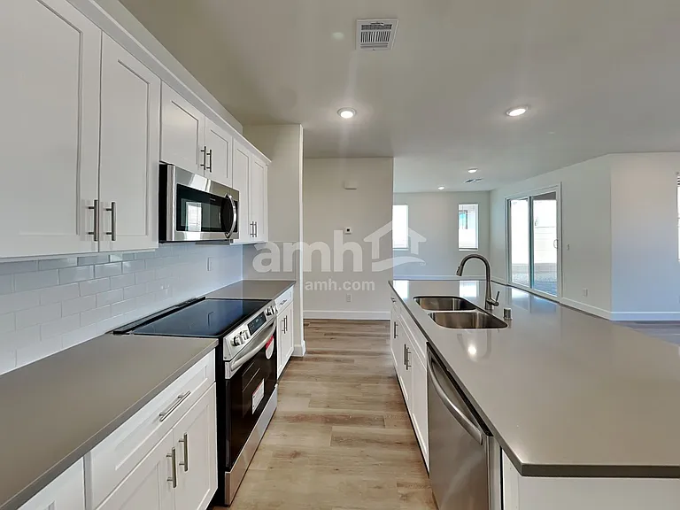 2448 S Deborah Ave — Photo 4