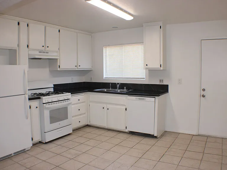 NLO9617 — Photo 3