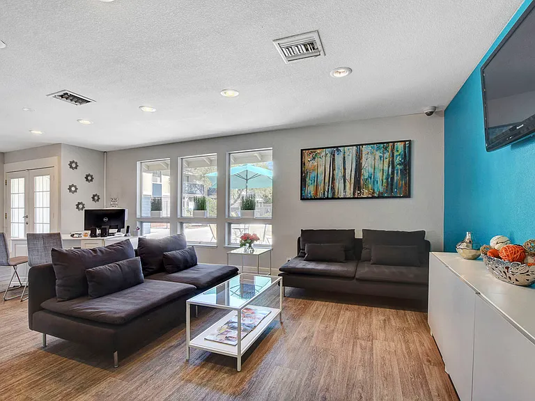 Paradise Square | Apartments For Rent in Las Vegas