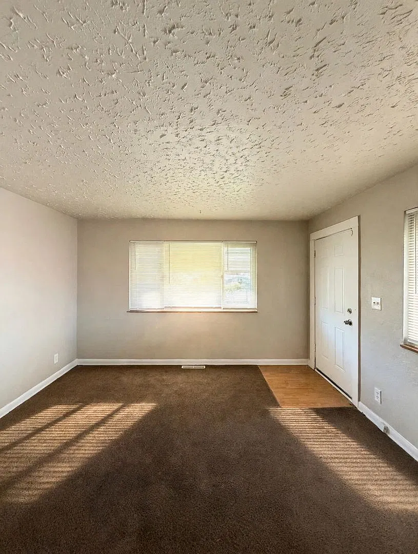 3709 Kinnear Ave — Photo 3