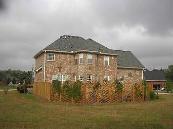 3rd image of 105 Julia Ct