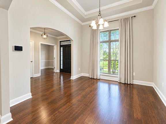 4th image of 243 Paradise Palm Cir