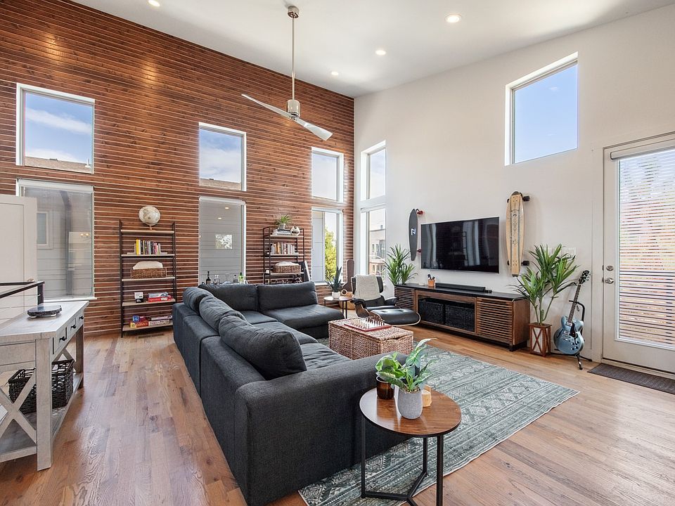 1st image of 2421 N Garrett Ave #1