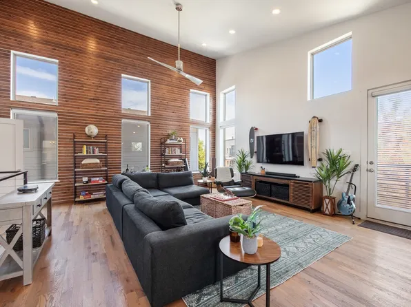 2421 N Garrett Ave #1, Dallas, TX 75206