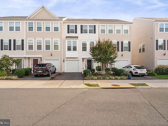3rd image of 8217 Heritage Crossing Ct