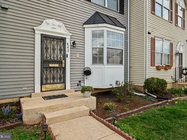842 Alabaster Ct, Capitol Heights, MD 20743