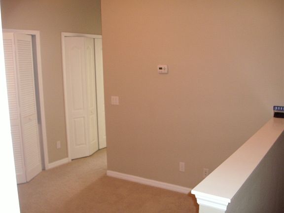 Open area between bedrooms