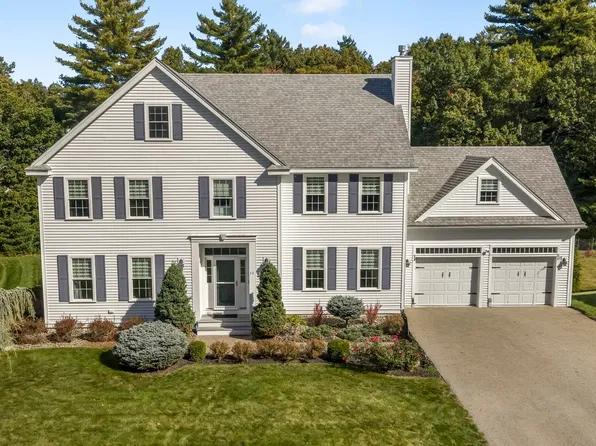 33 Oak Ledge Cir, Rowley, MA 01969