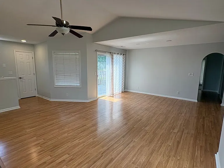 120 W Green Meadows Rd — Photo 6