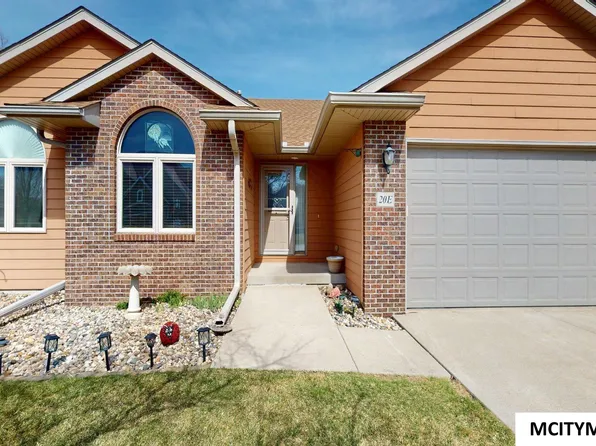 20 Venetian Dr, Clear Lake, IA 50428