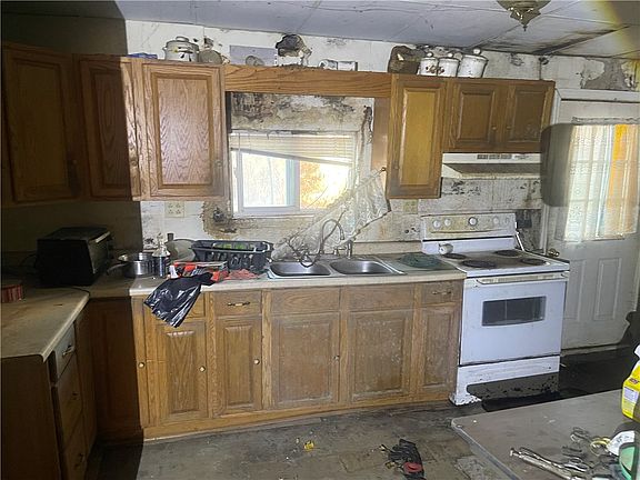 5th image of 339 Maple Ave