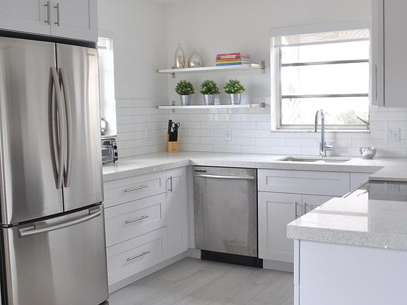 3rd image of 4971 Ponce De Leon Blvd