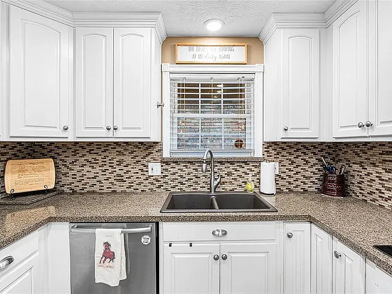 11521 Carriage Dr — Photo 3