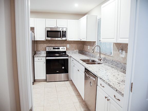 4th image of 3977 Woodland Cir SE
