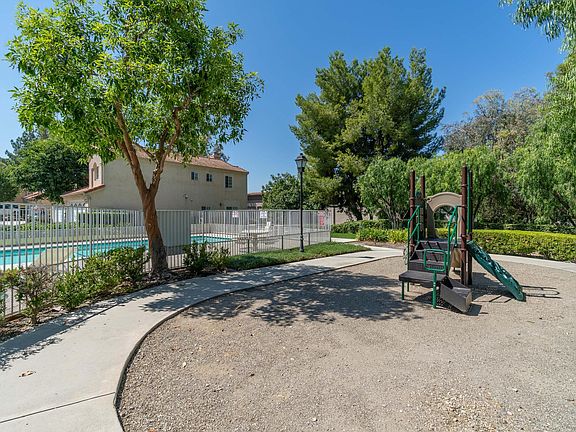 2nd image of 1902 Jasmine Cir