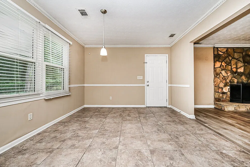 3 bed, 2.0 bath, 1536 sqft, $2,280 — Photo 4