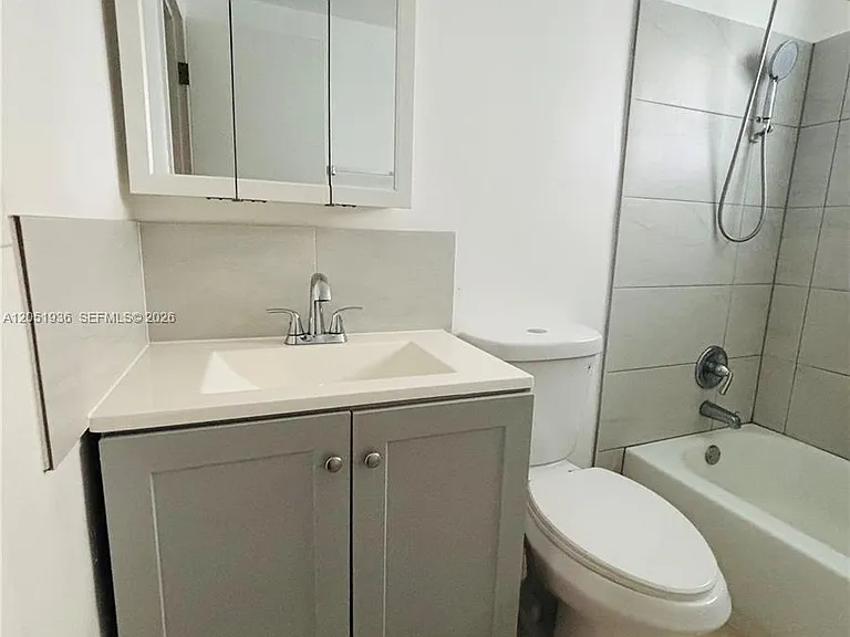 6631 SW 18th St #103 — Photo 11